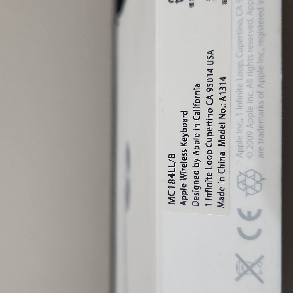 Apple Wireless Keyboard - Picture 2 of 5